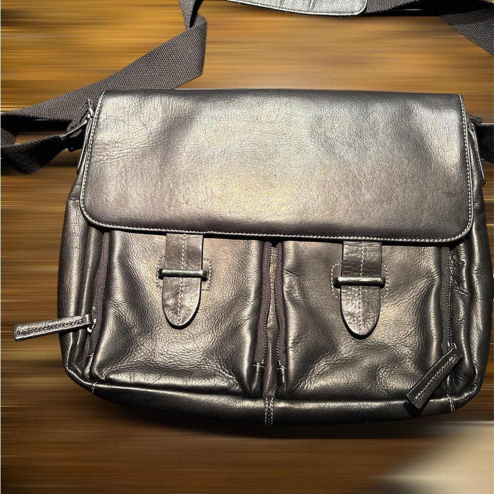 Danier Men’s Black Leather Messenger Bag